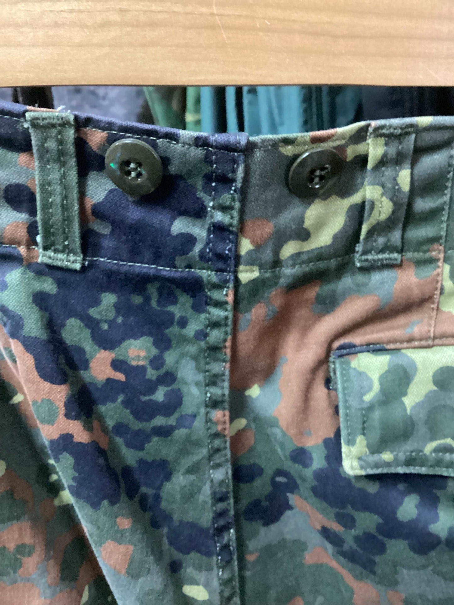 German fleck-tarn trousers